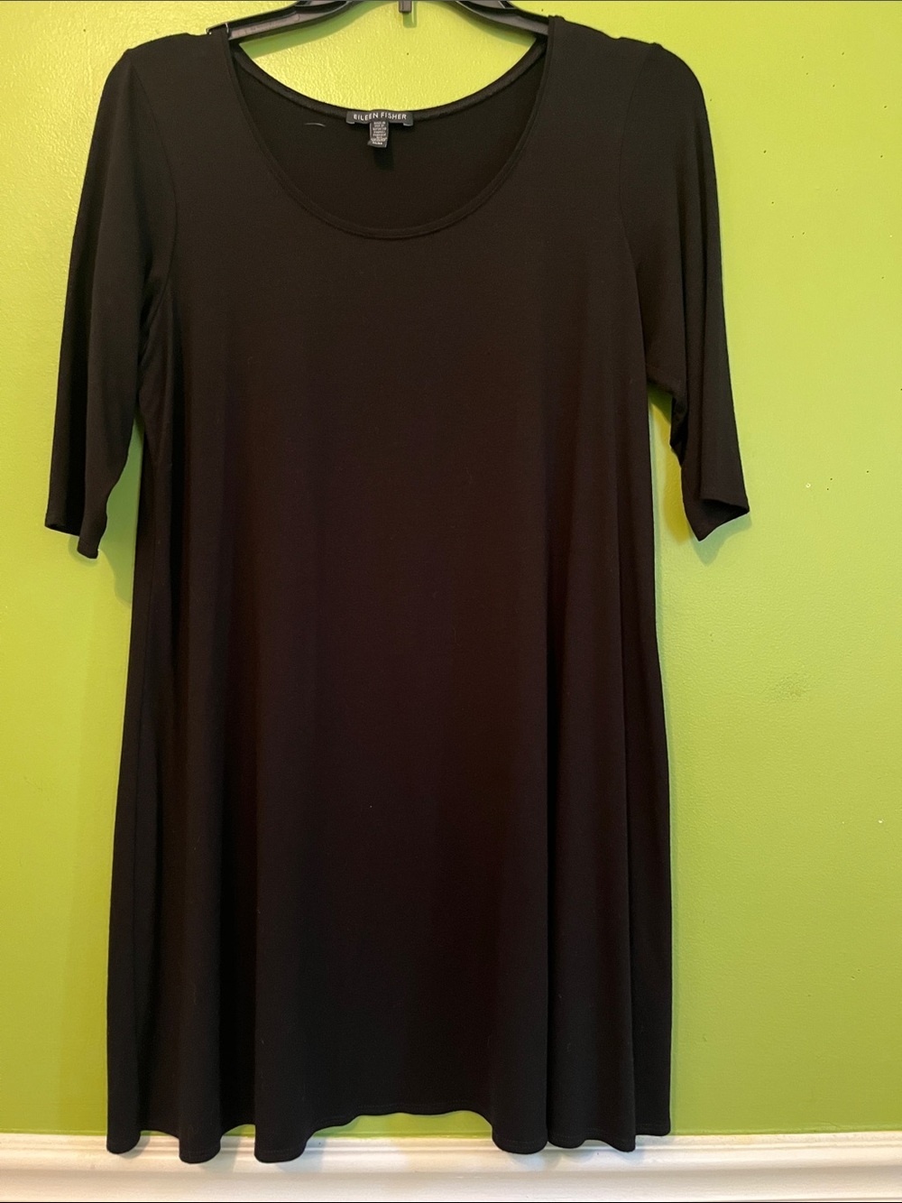 Like New Eileen Fisher black scoop neck tunic top